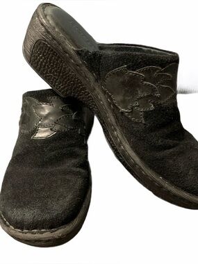 Black Women's Suede Mules Clogs - Comfortable Slip-On
